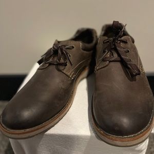 Never worn Clarks. Brown size 10 great shoes